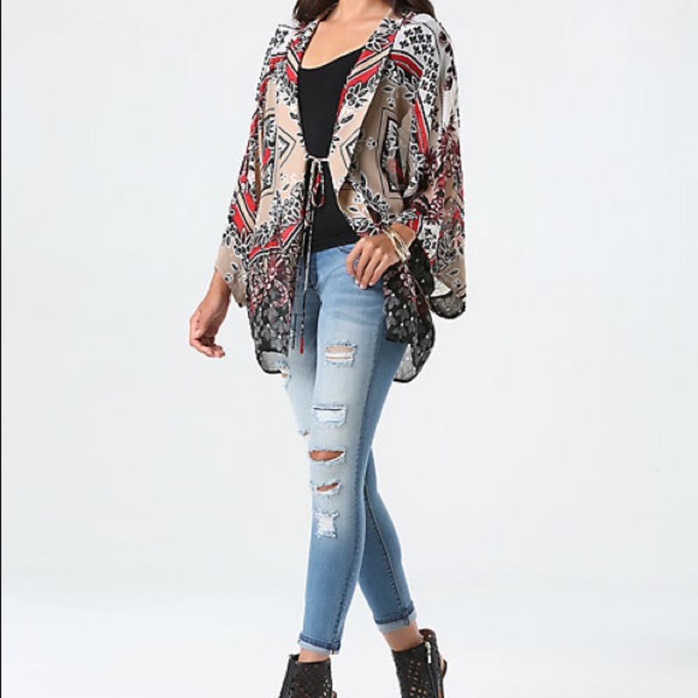 Bebe print tie front kimono